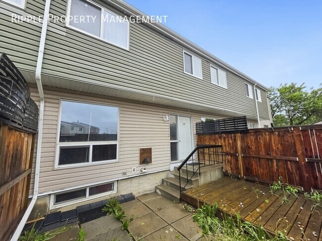 Building Photo - SPACIOUS 3 BEDS, 1.5 BATHS Town House | PRIVATE BACKYARD & UNFINISHED BASEMENT