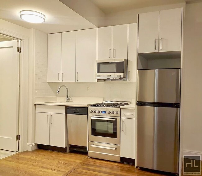 Building Photo - East 65th Street | Pet-Friendly Lenox Hill...