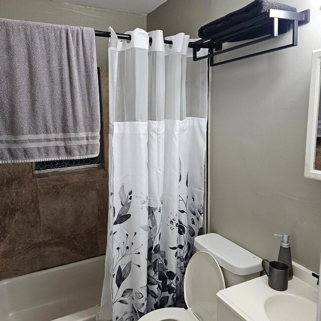 Building Photo - 751 Alma St