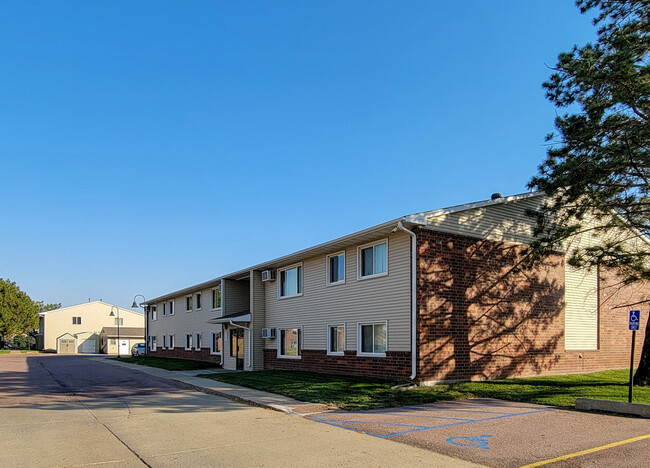 Building Photo - Oakwood Apartments & Townhomes