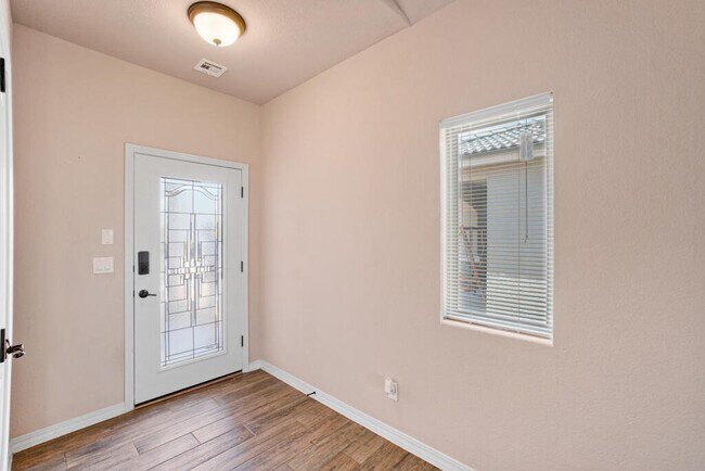 Building Photo - 852 Lemington St