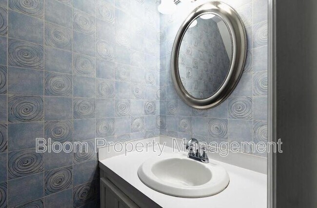 Foto del edificio - 579 Travelers Blvd