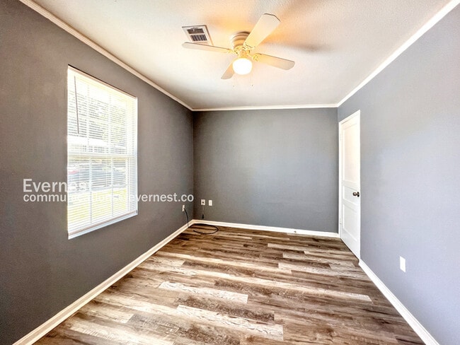 Building Photo - 40 Hiland Pl