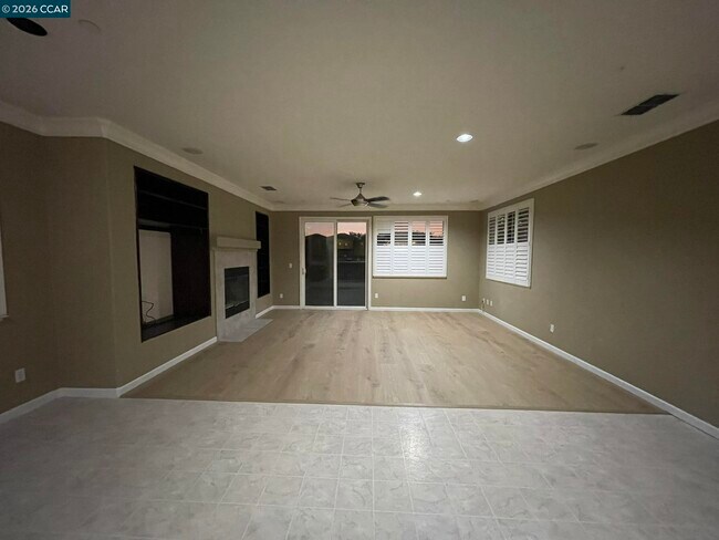 Building Photo - 2649 Torrey Pines Dr