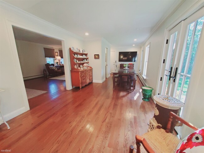 Building Photo - 3 br, 1.5 bath House - 143 Crystal Lake Rd