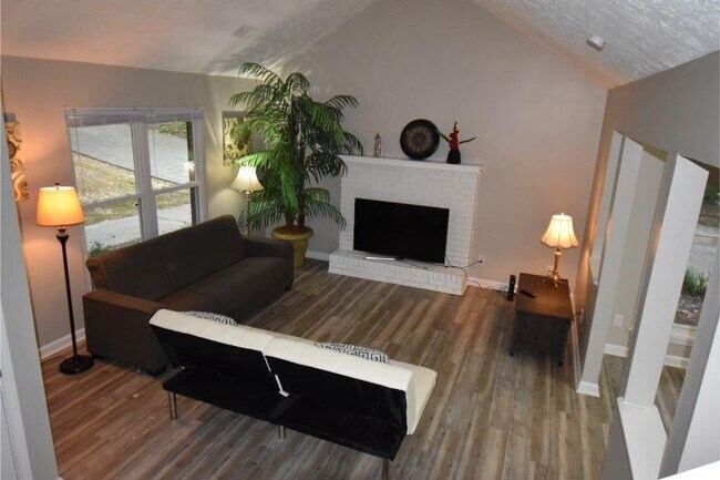 Foto del edificio - 576 Wedgewood Dr