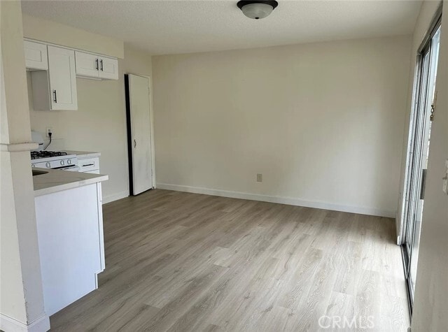 Building Photo - 558 S Benjamin St