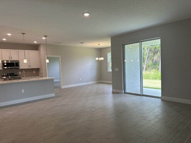 Building Photo - "Charming 3-Bedroom, 2-Bath Home with Near...