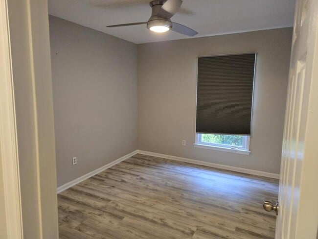 Building Photo - 101 Laurel Tree Ln