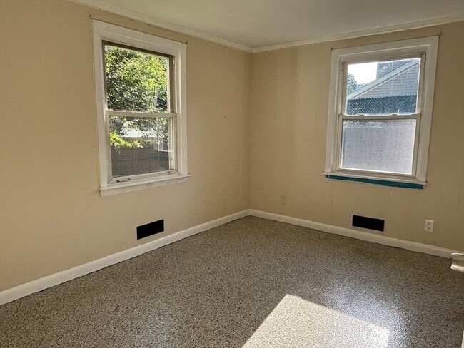 Building Photo - 215 Jaffrey St