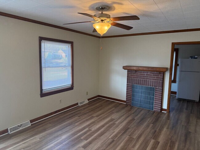 Foto del edificio - Two-Three bedroom, 1 bath house in Graham