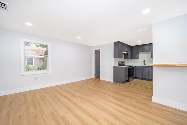 Building Photo - 613 Citrus St