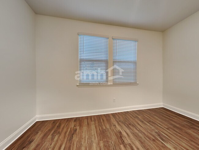 Building Photo - 389 Onate Cir