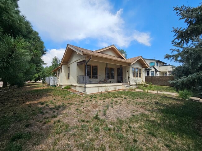 Building Photo - 1806 W Yampa St