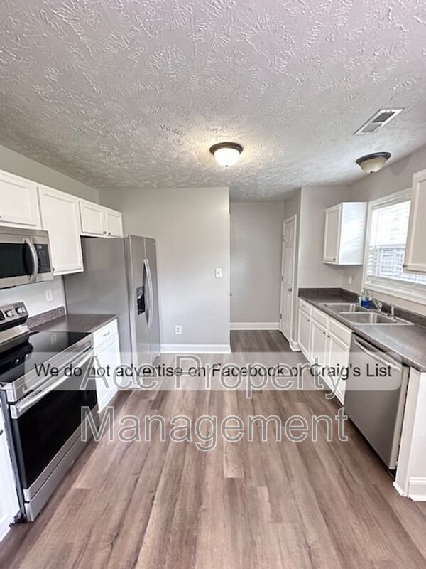 Building Photo - 216 Copper Creek Dr