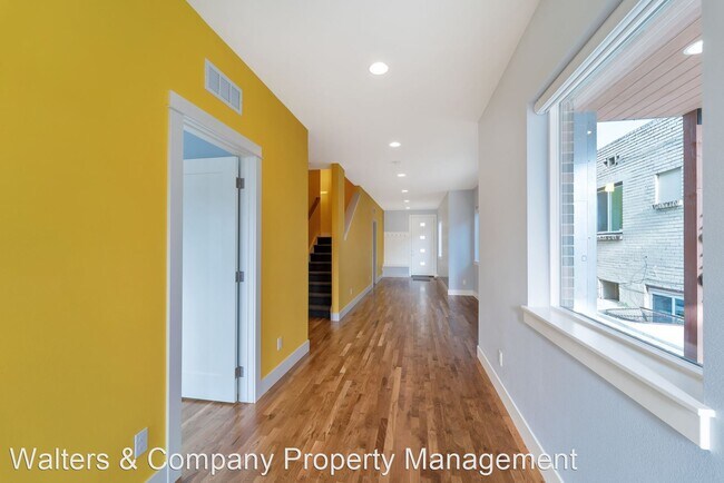 Foto del edificio - 4 br, 4 bath House - 2920 N. Columbine Street