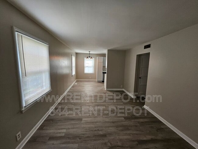 Building Photo - 2821 Taylor Ave