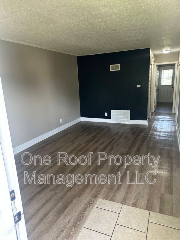 Foto principal - 2002 Chateau Dr