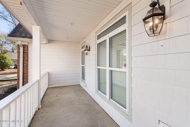 Building Photo - 108 Van Dyke Cove