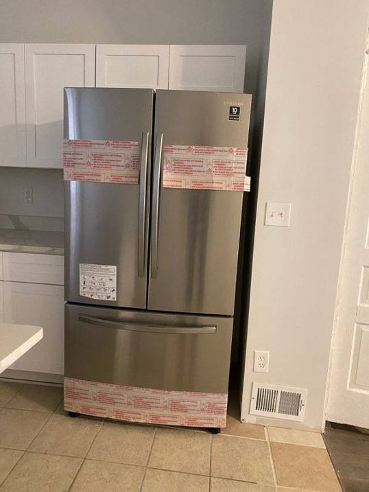 Refrigerator - 3112 Kennett Sq