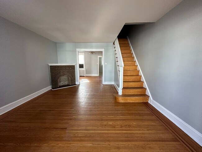 Foto del edificio - Gorgeous 3-Bedroom Townhome with One Car Garage! Available February 1st!