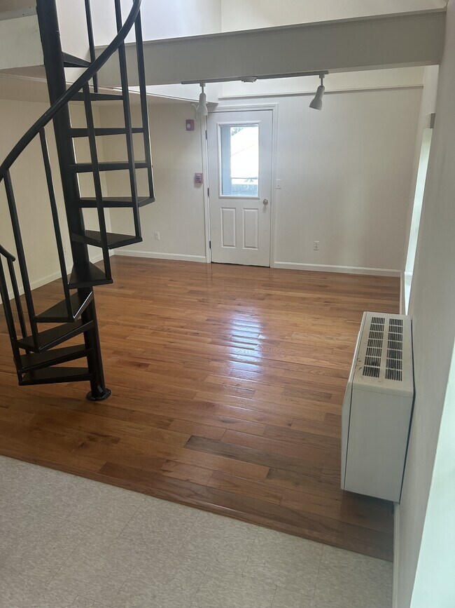 Building Photo - 10 Railroad Square