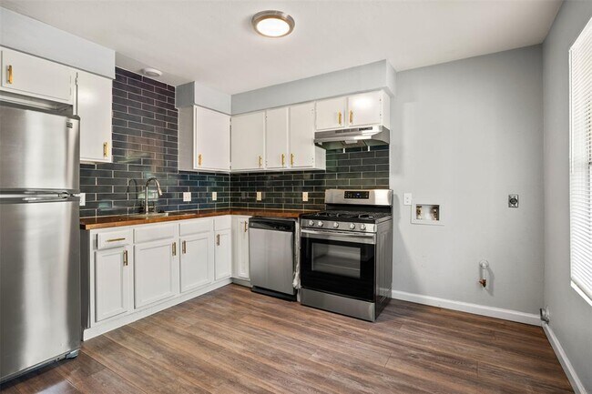 Foto del edificio - 7004 Circle S Rd