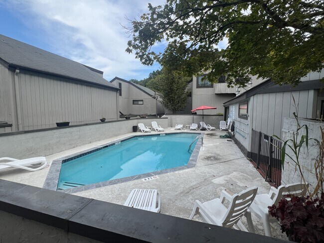 Foto del edificio - 3350 Altamont Rd