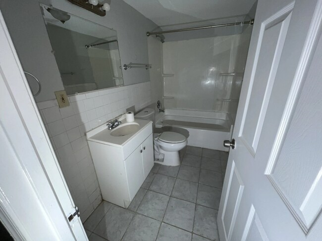 Foto del edificio - 2300 McCulloh St