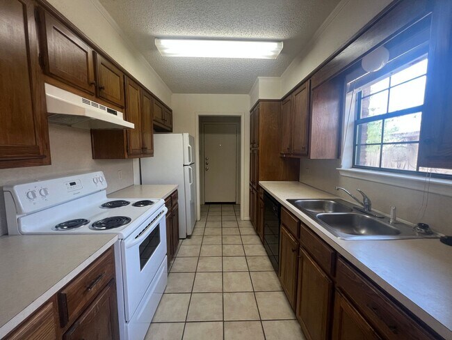 Building Photo - Duplex