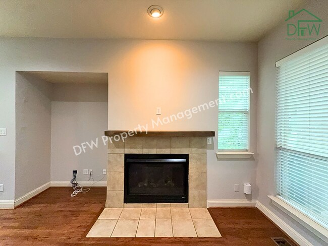 Foto del edificio - Elegant and Spacious 2-Bedroom Townhome with Rooftop View in Dallas