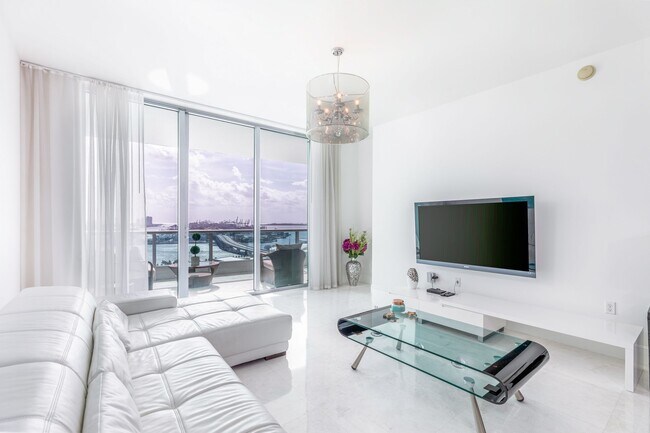 Building Photo - 900 Biscayne Blvd