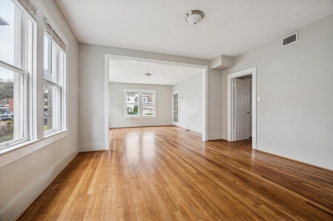 Building Photo - 2510 Kingston St