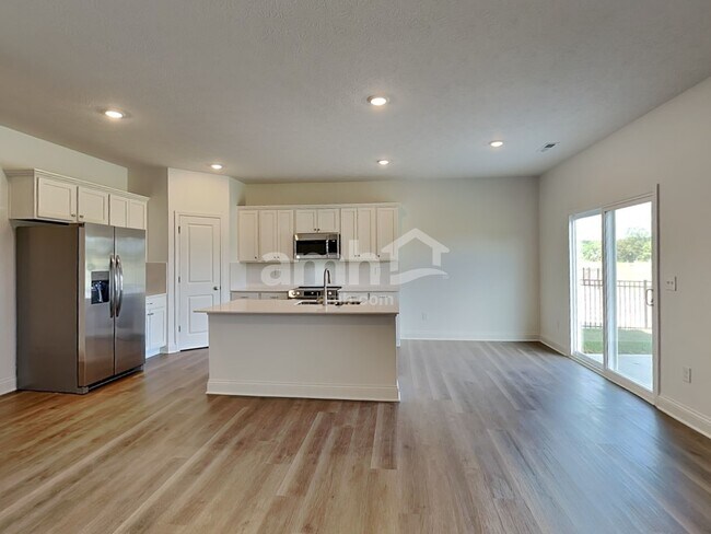 Foto del edificio - 9172 Henley Ave