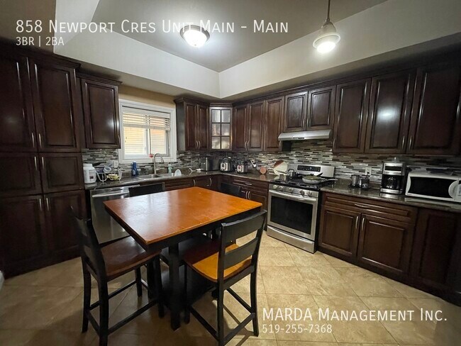 Photo du bâtiment - LARGE 3 BED/2BATH MAIN FLOOR UNIT IN SOUTH...