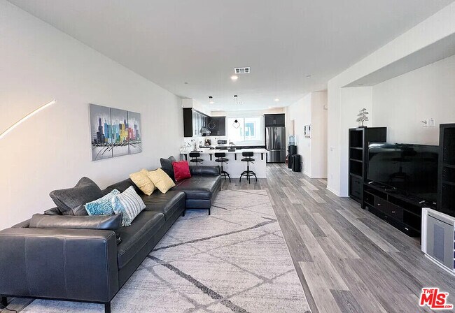 Foto del edificio - 14430 Strawberry Ln