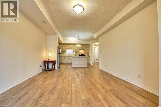 Building Photo - 261 Woodbine Ave