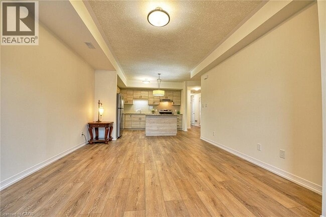 Photo du bâtiment - 261 Woodbine Ave