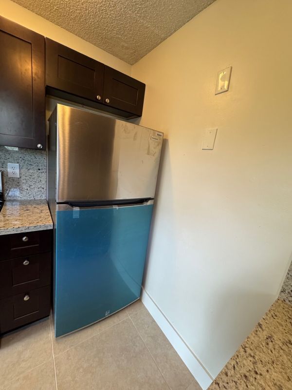 Foto del edificio - 1121 W River Dr