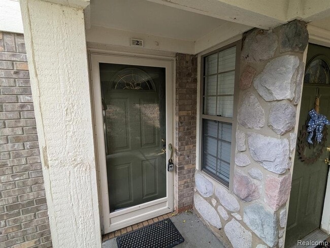 Building Photo - 205 Maplewood Ct