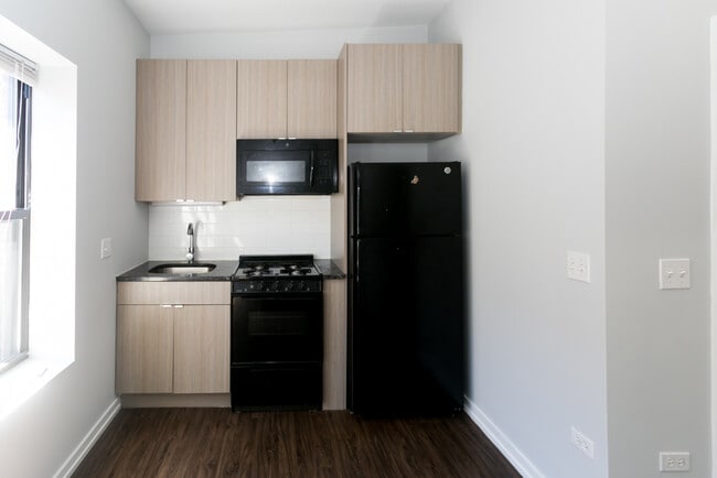 Building Photo - 4875 N Magnolia Ave