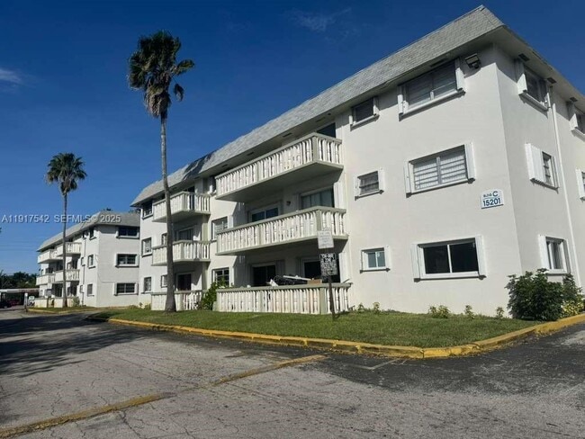 Photo - 15201 NE 6th Ave Apartment