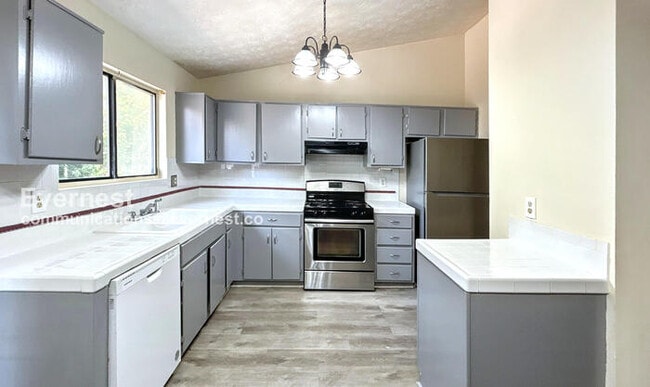 Building Photo - 1888 Singer Way