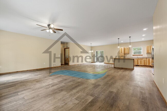 Foto del edificio - 4-Bedroom 2-Bathroom Home with Attached 2-Car Garage Available in Blanchard!