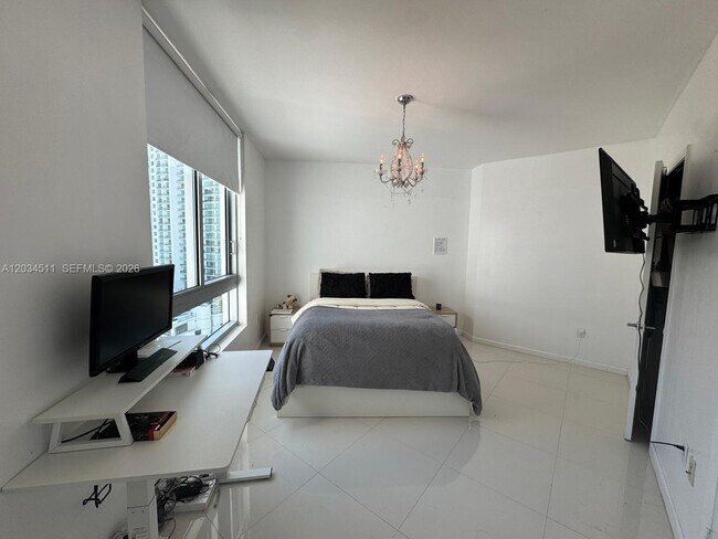 Foto del edificio - 350 S Miami Ave