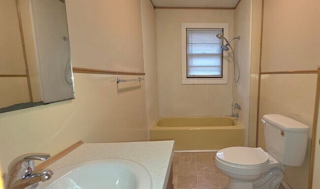 Foto del edificio - 2 Bedroom 2 Bathroom Duplex near Missouri State University! $825!