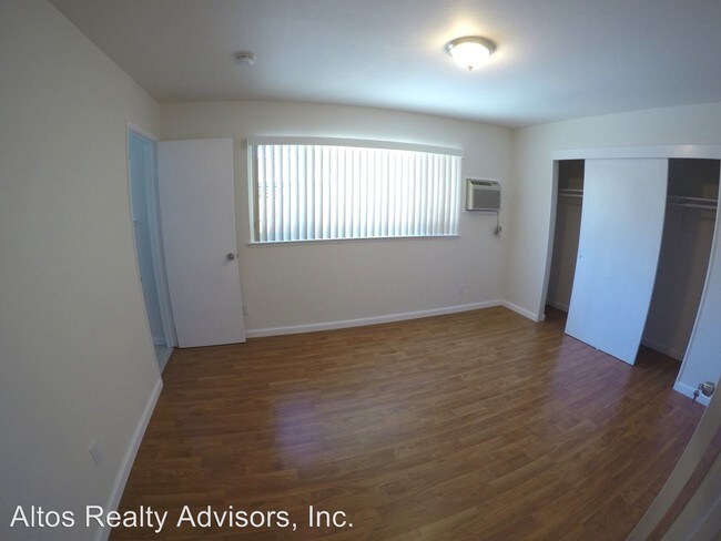 Building Photo - 2431 Foxdale Dr