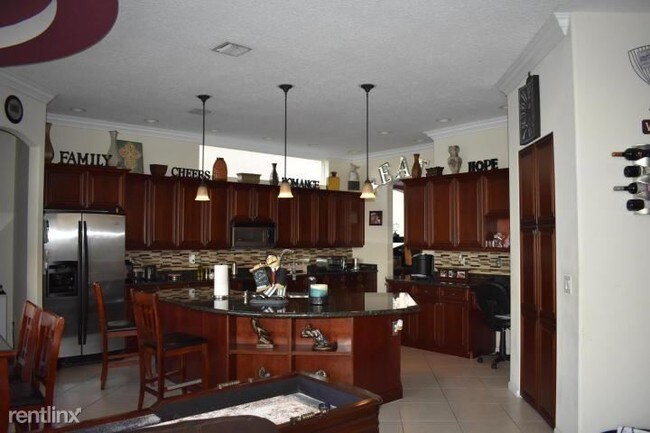 Building Photo - 6 br, 5.5 bath House - 15999 SW 54th Ct