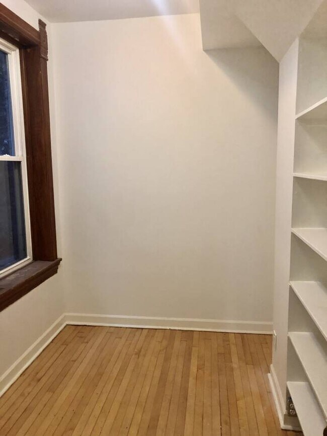 Foto del edificio - 1047 N Hoyne Ave