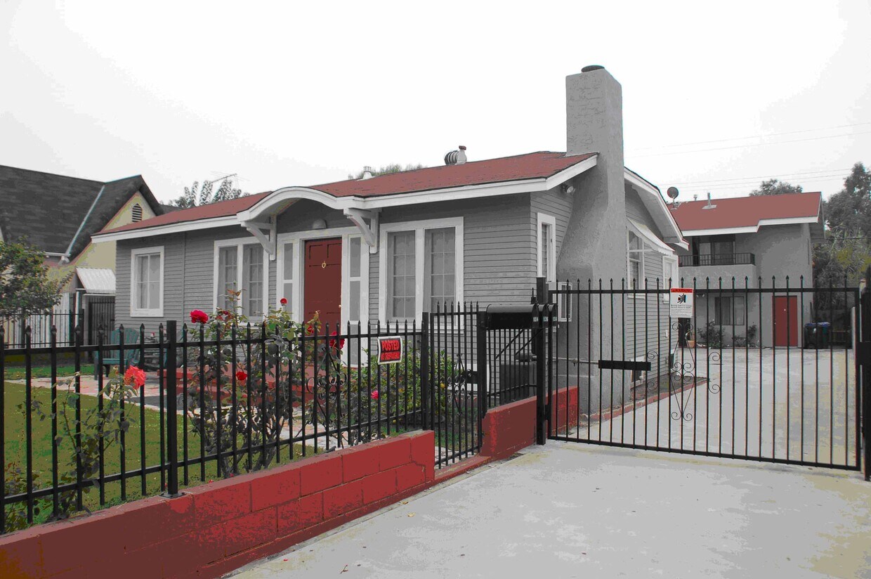 Front of Property, Curb Appeal - 11316 Califa St